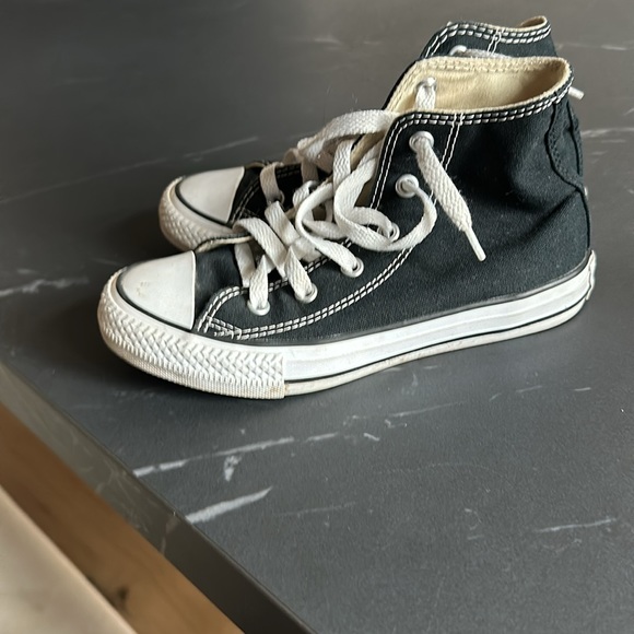 Great condition. Converse. - Picture 3 of 3